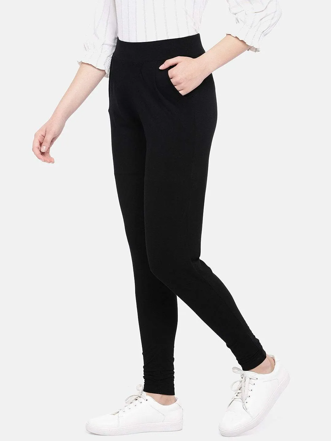 Women's Black Viscose Elastane Loose Fit Knit Pant